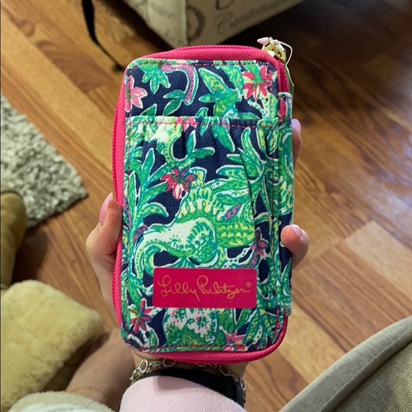 Lilly Pulitzer carded ID smart phone wristlet - Picture 1 of 8